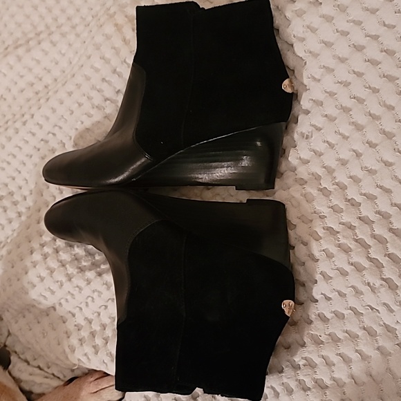 Coach "Mystic" black calf/suede size 7.5M booties - Picture 4 of 14